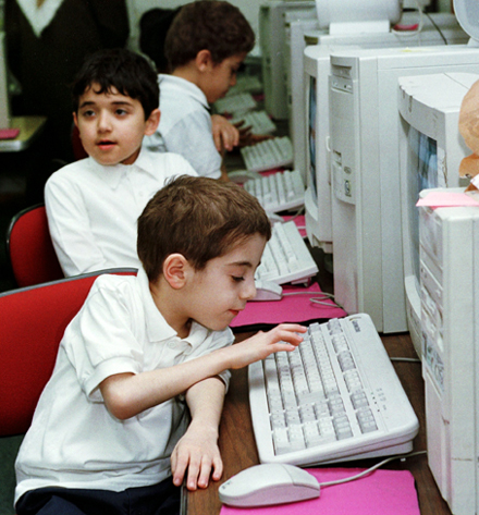 learning computer in a Muslim elementary school